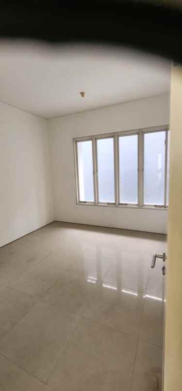 disewakan rumah jalan royal residence