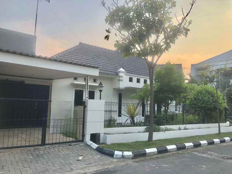 disewakan rumah jalan sutorejo prima selatan