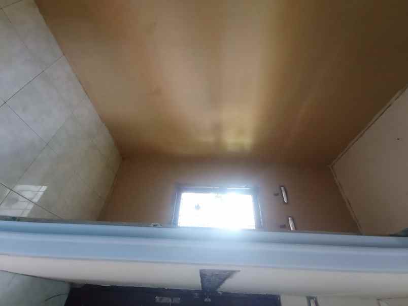 disewakan rumah jl kelapa rt 10 rw 06 no