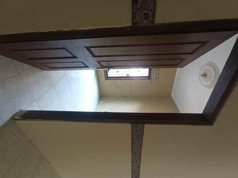 disewakan rumah jl kelapa rt 10 rw 06 no