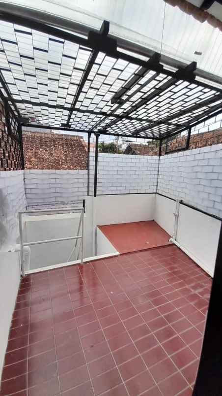 disewakan rumah terawat gegerkalong hilir bandung hook