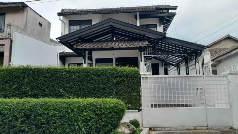 disewakan rumah terawat gegerkalong hilir bandung hook