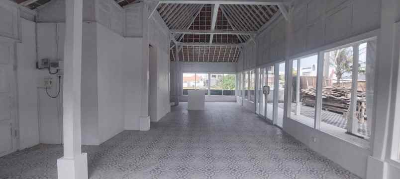 do 298 for rent tempat usaha joglo style di cemagi