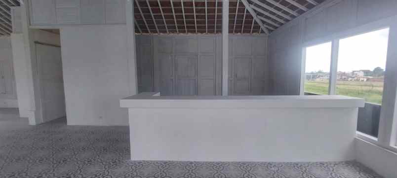 do 298 for rent tempat usaha joglo style di cemagi