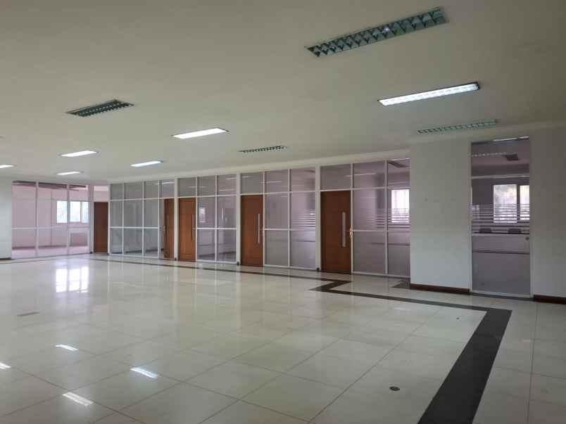 gudang di kawasan industri pulo gadung jakarta timur