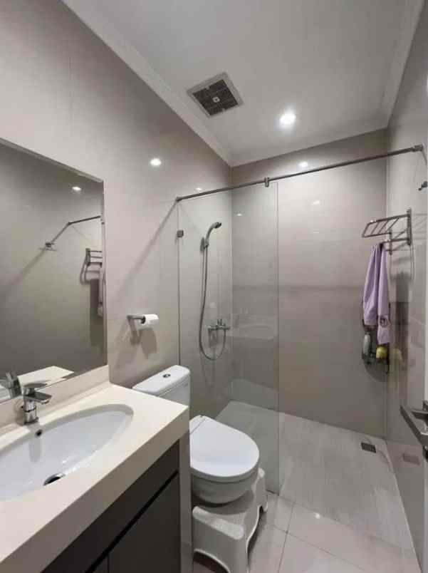 jual rumah furnished golf lake residence jak bar