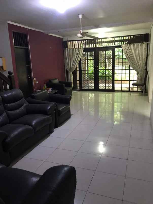 jual rumah hunian 2 lantai di bintaro sektor 3