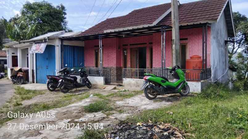 jual rumah nempel jalan mobil udah siap huni