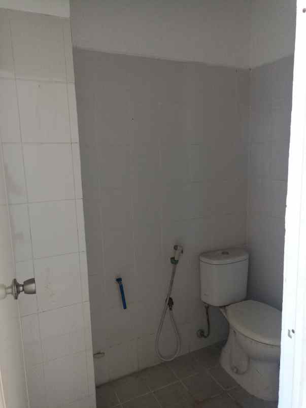 ruko 4 lantai dharmahusada parkir luas minim 2 tahun