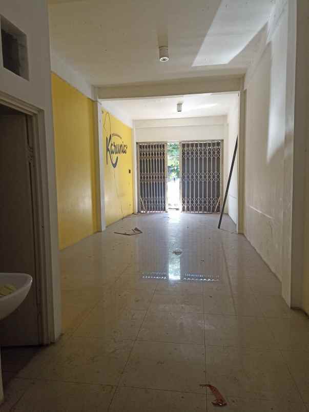 ruko 4 lantai dharmahusada parkir luas minim 2 tahun