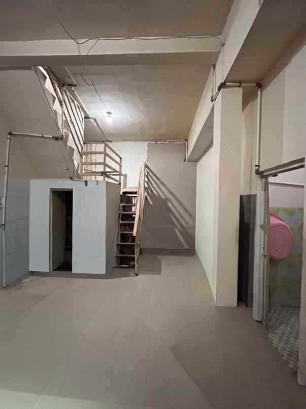 rumah 1 5 lantai strategis di darmo surabaya barat