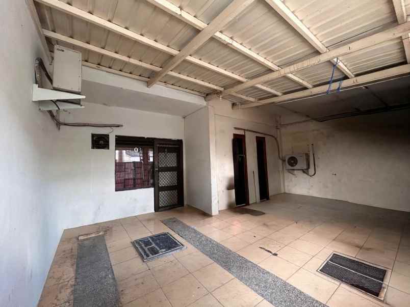 rumah 1 5 lantai strategis di darmo surabaya barat