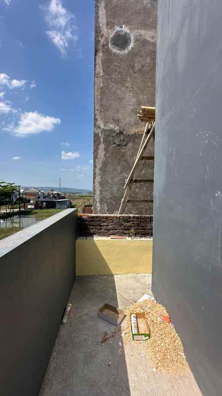 rumah 2 lantai 600 juta an lokasi di sukun