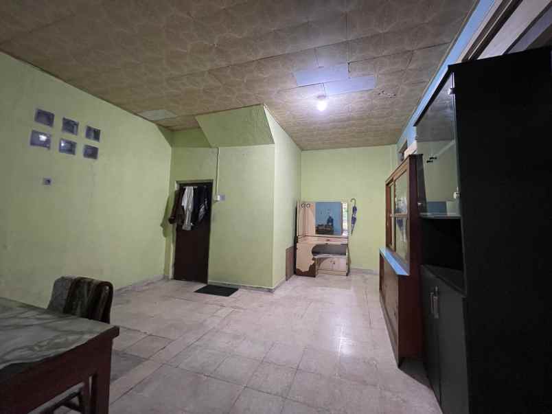 rumah 2 lantai di jalan terandam 1 nomor 13