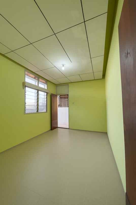 rumah 2 lantai di jalan terandam 1 nomor 13