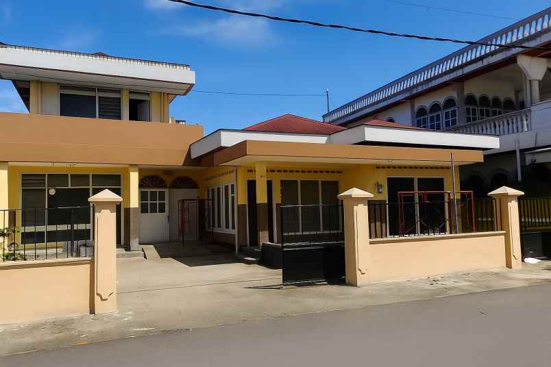 rumah 2 lantai di jalan terandam 1 nomor 13