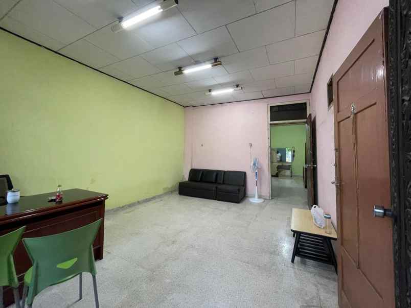 rumah 2 lantai di jalan terandam 1 nomor 13