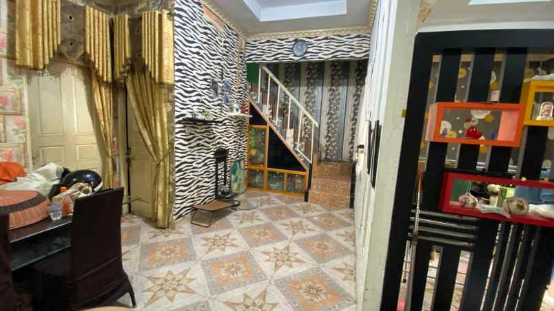 rumah 2 lantai dijual jl taman karya panam type 45