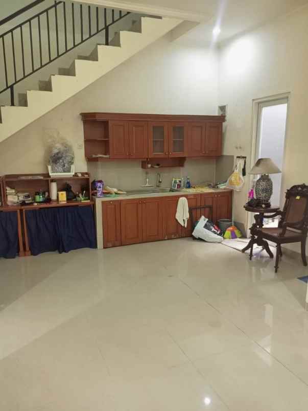 rumah 2 lantai lokasi super strategis bintaro sektor 9