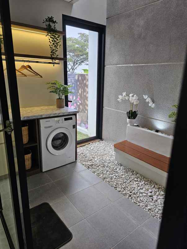 rumah 2 lantai modern 20 menit ke stasiun tangerang 0