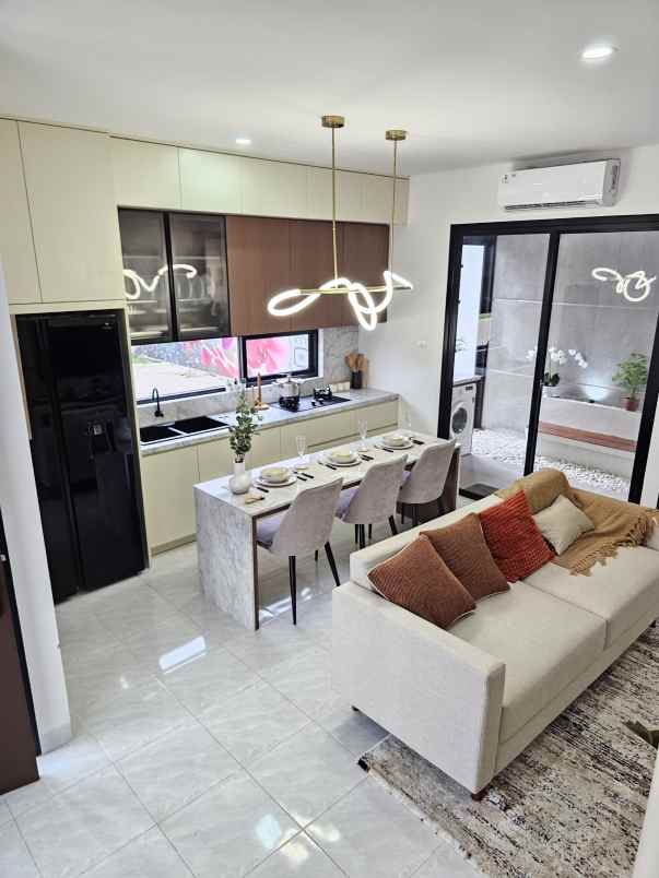 rumah 2 lantai modern 20 menit ke stasiun tangerang 0