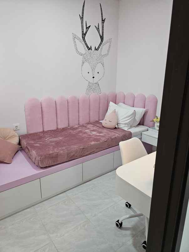 rumah 2 lantai modern 20 menit ke stasiun tangerang 0