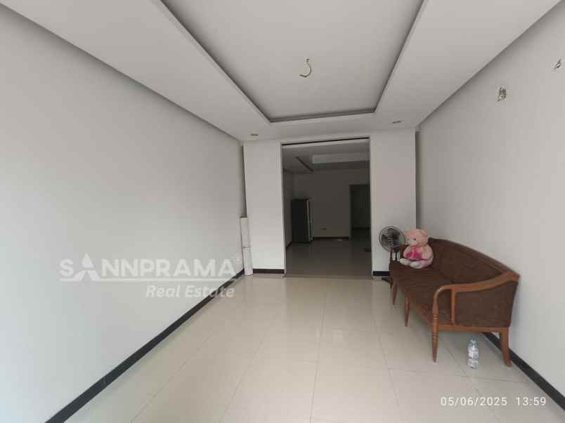 rumah 2 lt dan rooftop di jalan margonda depok