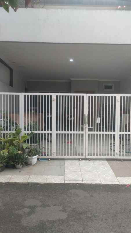 rumah bagus siap huni di pondok kelapa billymoon