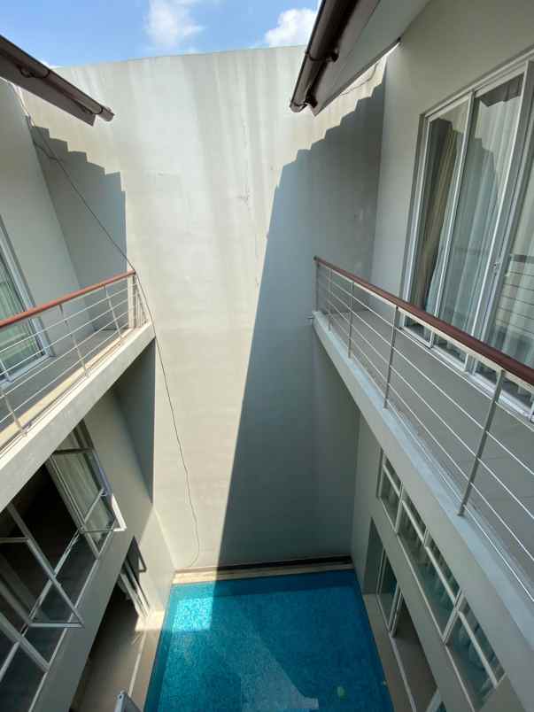 rumah baru dalam town house casamora cilandak