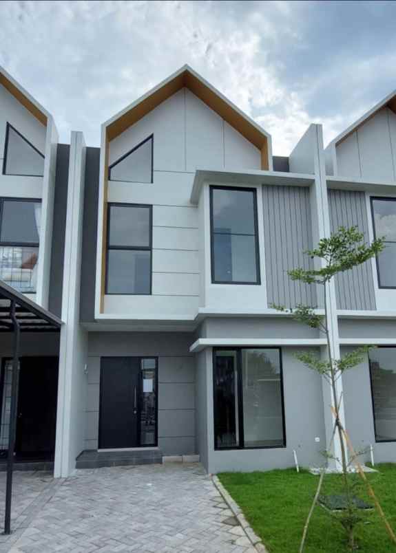 rumah baru di eastern park sukolilo