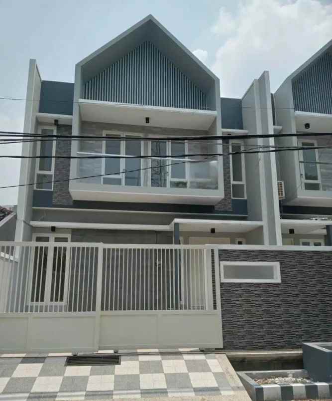 rumah baru minimalis di manyar daerah menur surabaya