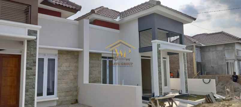 rumah cantik design modern dekat stasiun brambanan