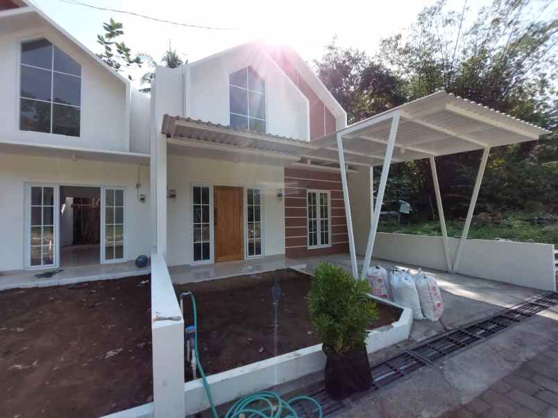 rumah cantik konsep mezzanine dekat umy