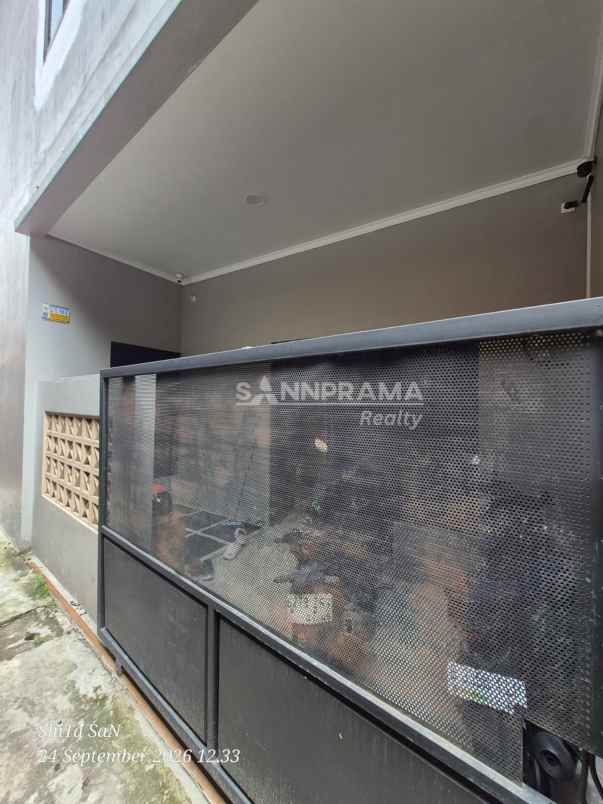 rumah cantik siap huni di pancoran mas akses motor
