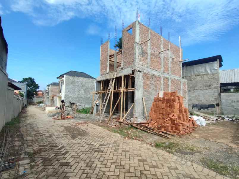 rumah cluster 2 lantai radar auri dekat tol cibubur