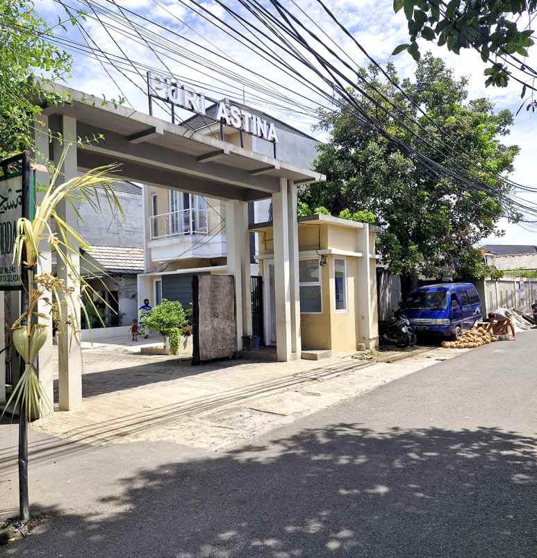 rumah cluster di lenteng agung dekat stasiun krl