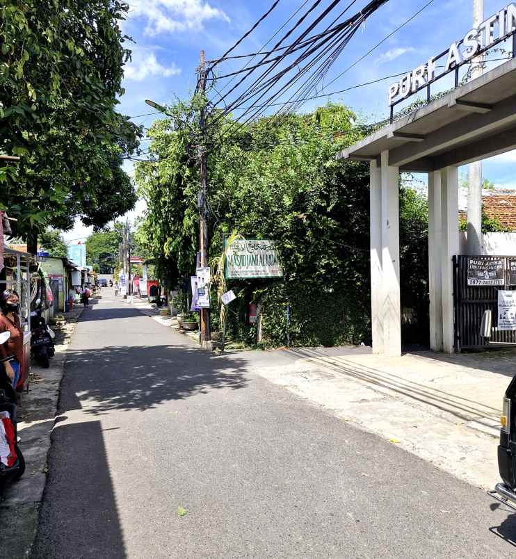 rumah cluster di lenteng agung dekat stasiun krl