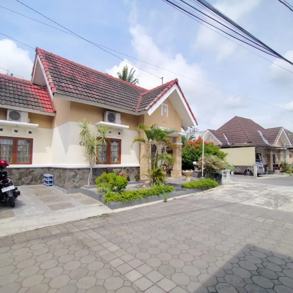 rumah dalam komplek di jl kaliurang km 10 sleman