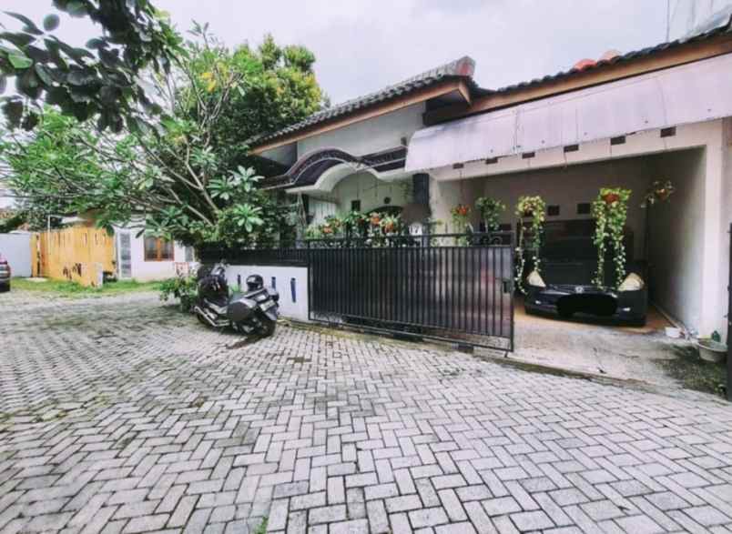 rumah dalam perum belakang hotel cristal lotus