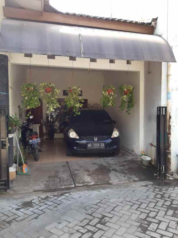 rumah dalam perum belakang hotel cristal lotus