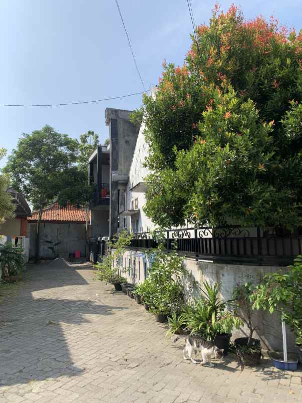 rumah dalam perum belakang hotel cristal lotus