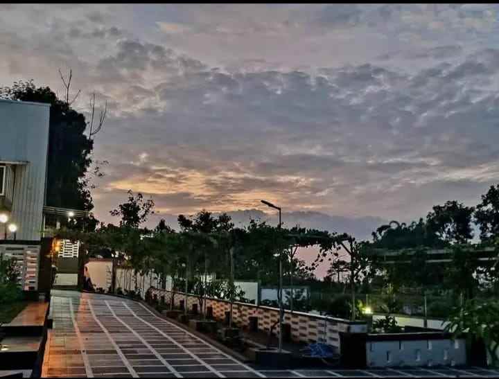 rumah dan kebun di kota batu dengan tanah luas