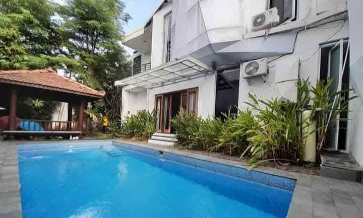 rumah desain unik private pool pusat kota yogyakarta