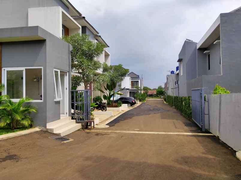 rumah di kawasan bebas banjir di pamulang