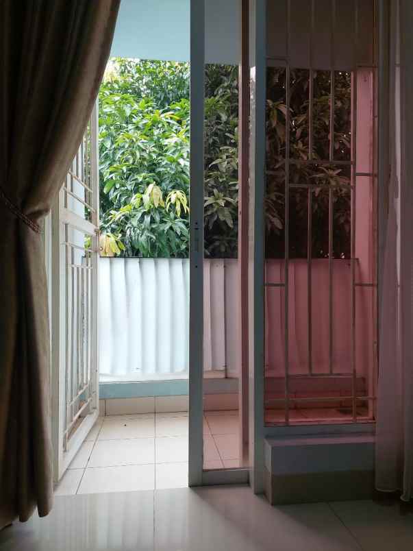 rumah dijual dekat graha raya pondok aren shm 2 lantai