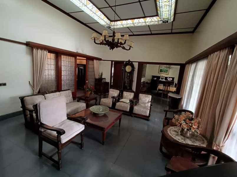 rumah heritage terawat di cihapit bandung wetan