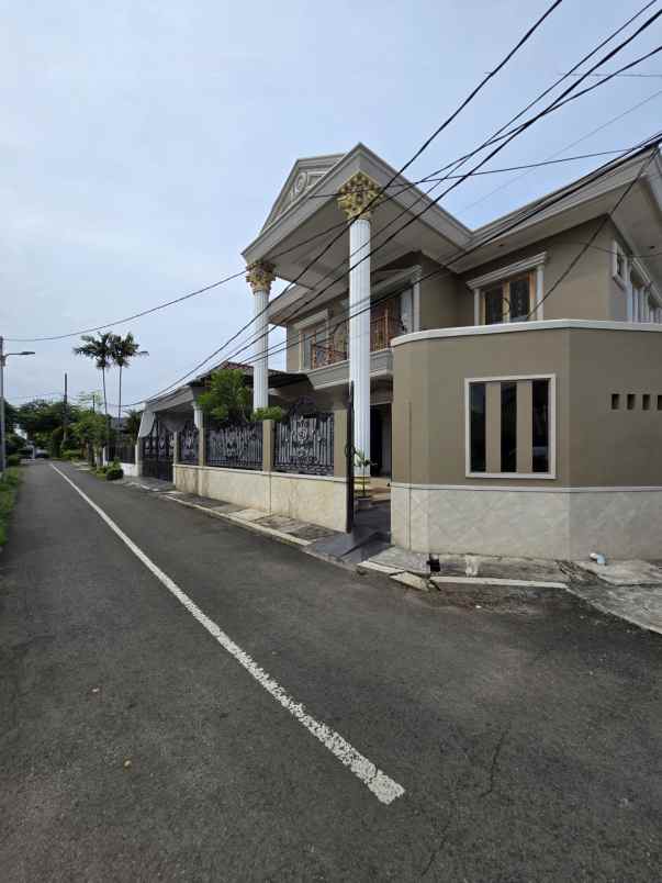 rumah hook secondary dalam komplek di jatiwaringin