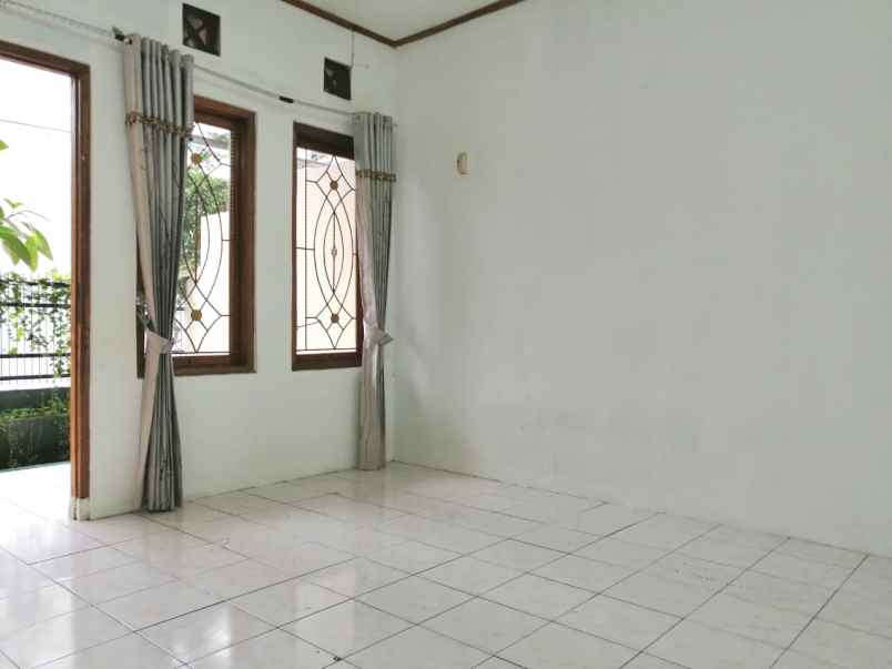 rumah jl mekarwangi ters