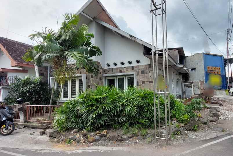 rumah ketelan