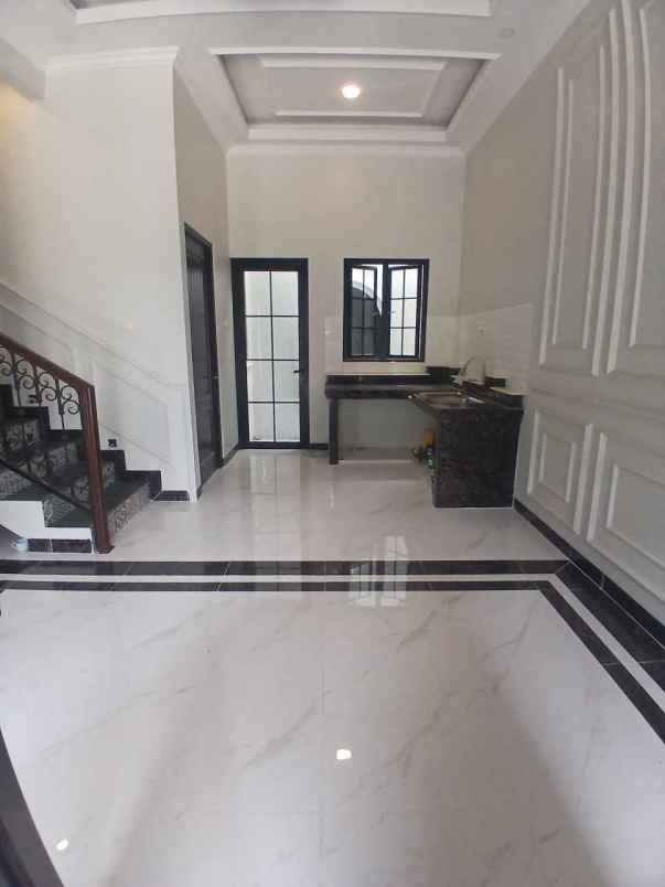 rumah klasik 2 lantai di kalimulya depok